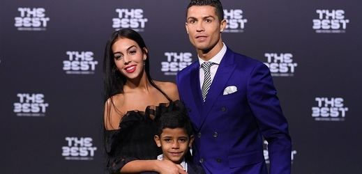 Cristiano Ronaldo se synem a Georgina Rodriguez.
