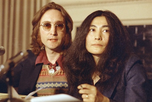 John Lennon a Yoko Ono.