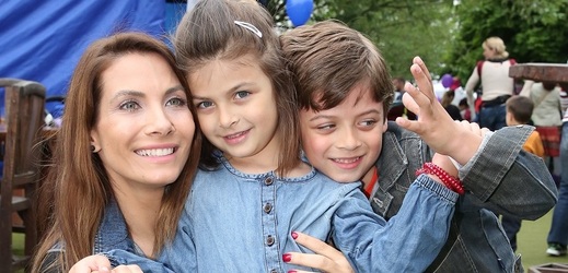 Eva Decastelo, dcera Zuzana a syn Michal.