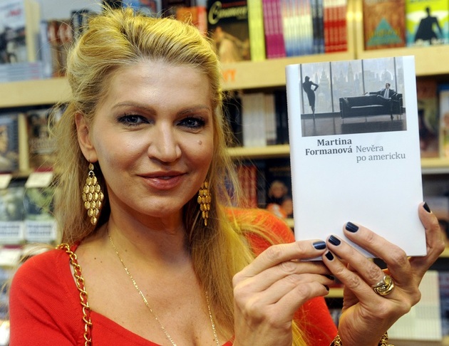 Martina Formánková se živí jako spisovatelka. 