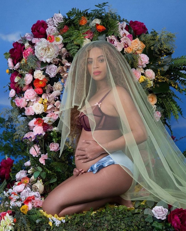 Slavná fotka těhotné Beyoncé.