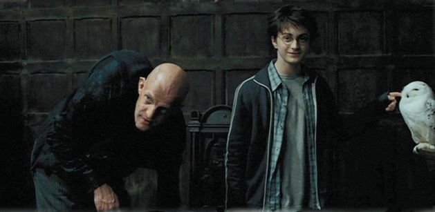 Jako Tom ve filmu Harry Potter a vězeň z Azkabanu. 