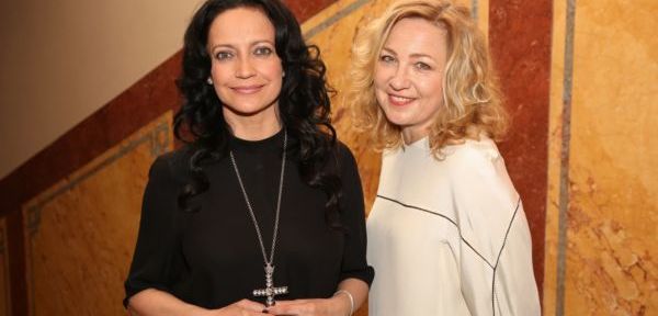 Lucie Bílá s režisérkou Terezou Kopáčovou během slavnostní projekce...