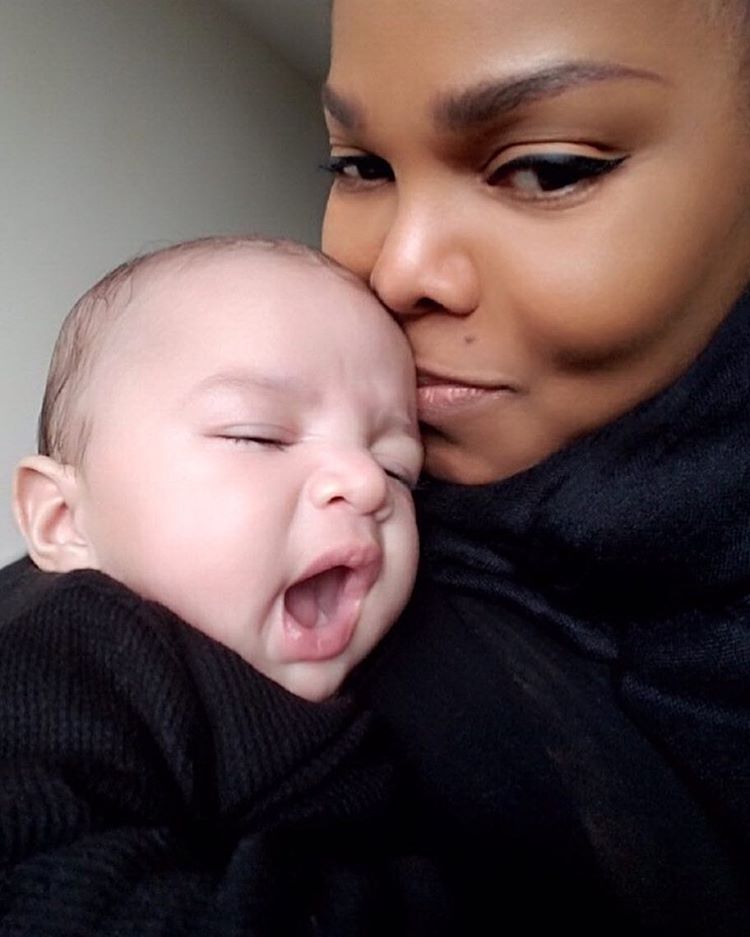 Janet Jackson a tříměsíční syn Eissa.