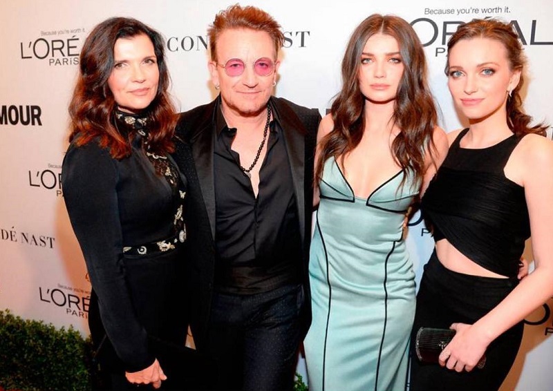 Bono s manželkou a dcerami Eve a Jordan.