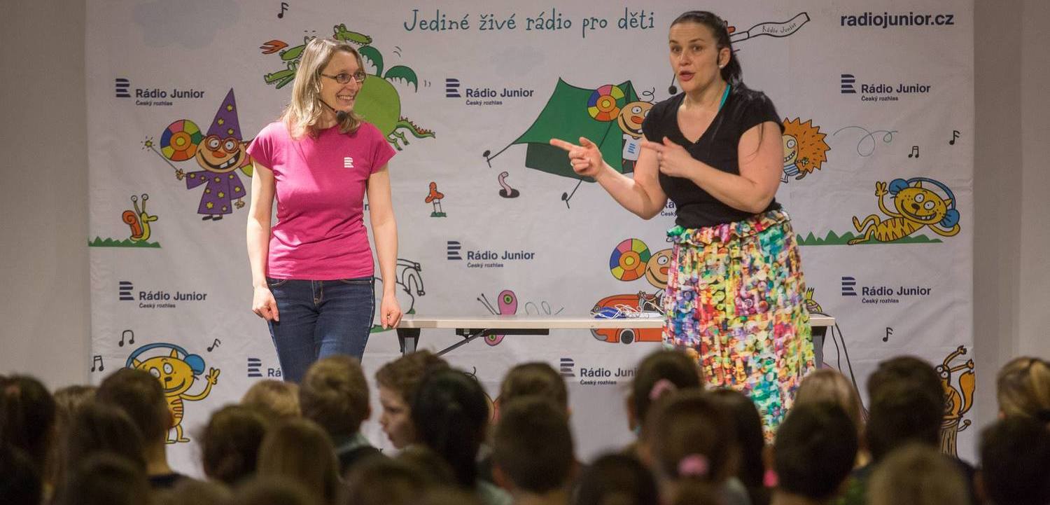 Děti přivítá i sehrané duo moderátorek Šárka Fenyková a Jana Rychterová.