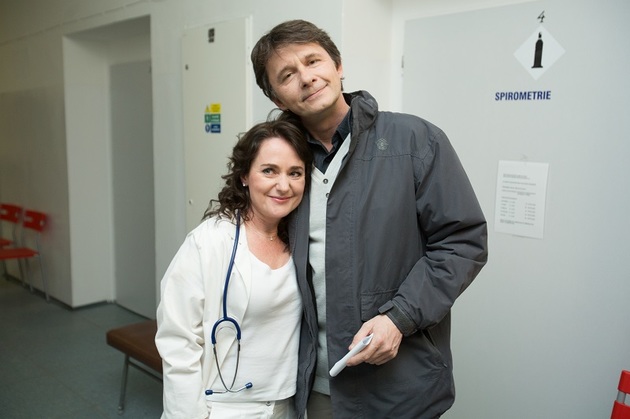Herečka ztvárnila roli lékařky v seriálu Doktorka Kellerová (na snímku s Janem Šťastným).