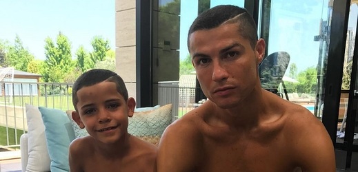 Cristiano Ronaldo se synem.