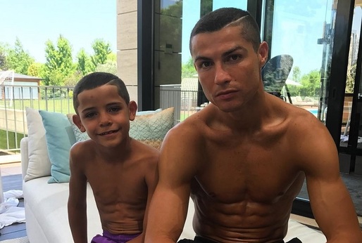 Cristiano Ronaldo se synem.