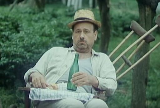 Na snímku František Řehák jako zedník Lorenc na vozíku ve filmu Na samotě u lesa.