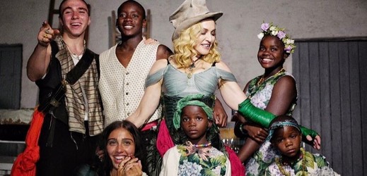 Madonna s dětmi.