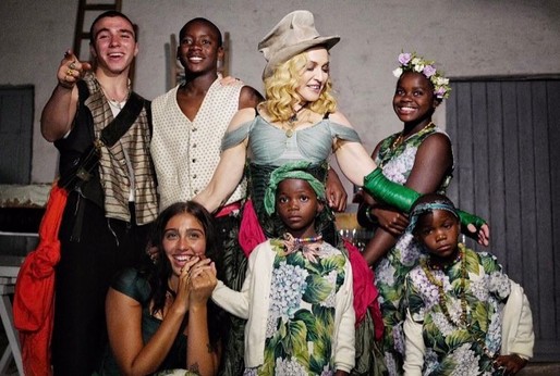 Madonna s dětmi.