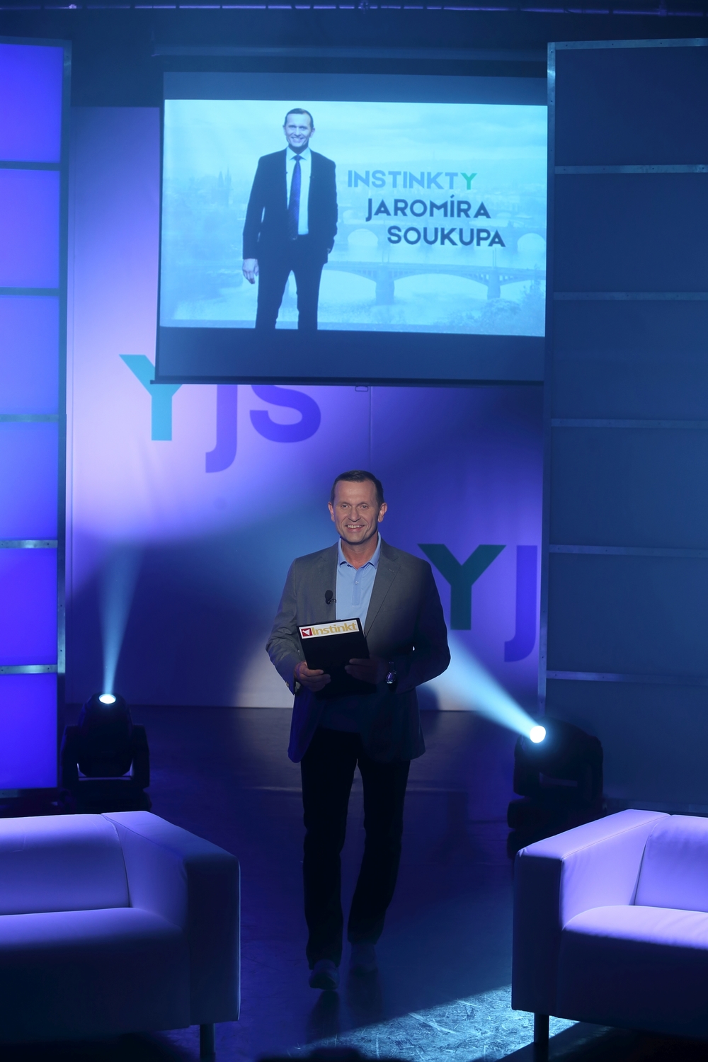 První potlesk patřil moderátorovi pořadu Jaromíru Soukupovi.