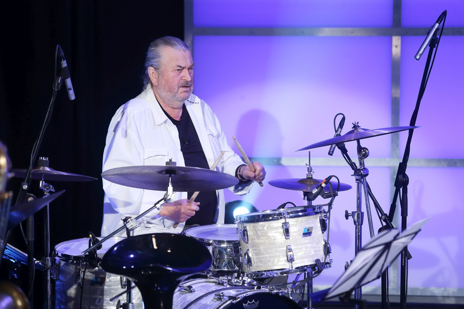 František Ringo Čech si skočil za bicí. Jak mu to šlo?