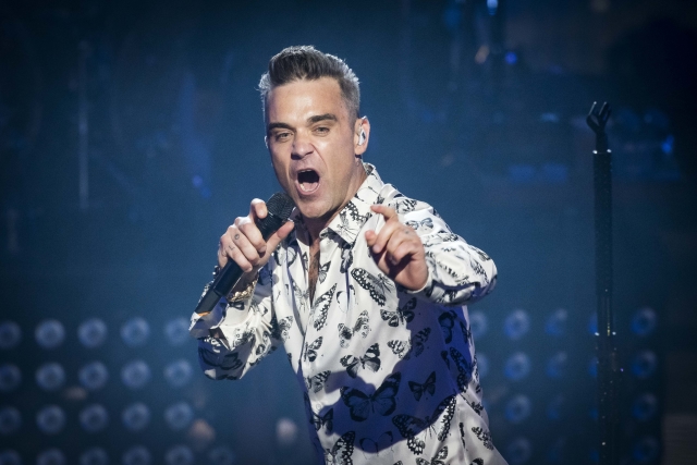 Robbie Williams je králem pódií, nikoli silnic.