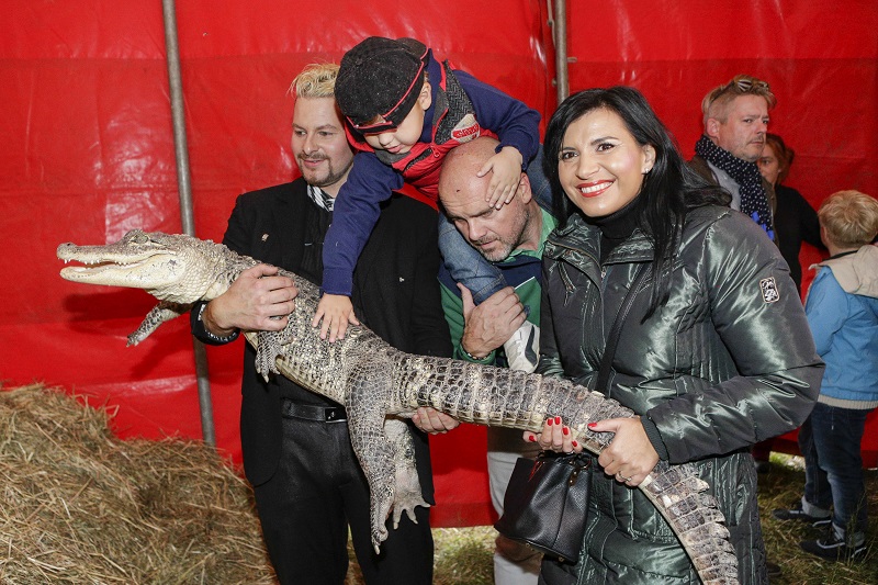 Andrea Kalivodová s manželem a synem krokodýlovi neodolali.