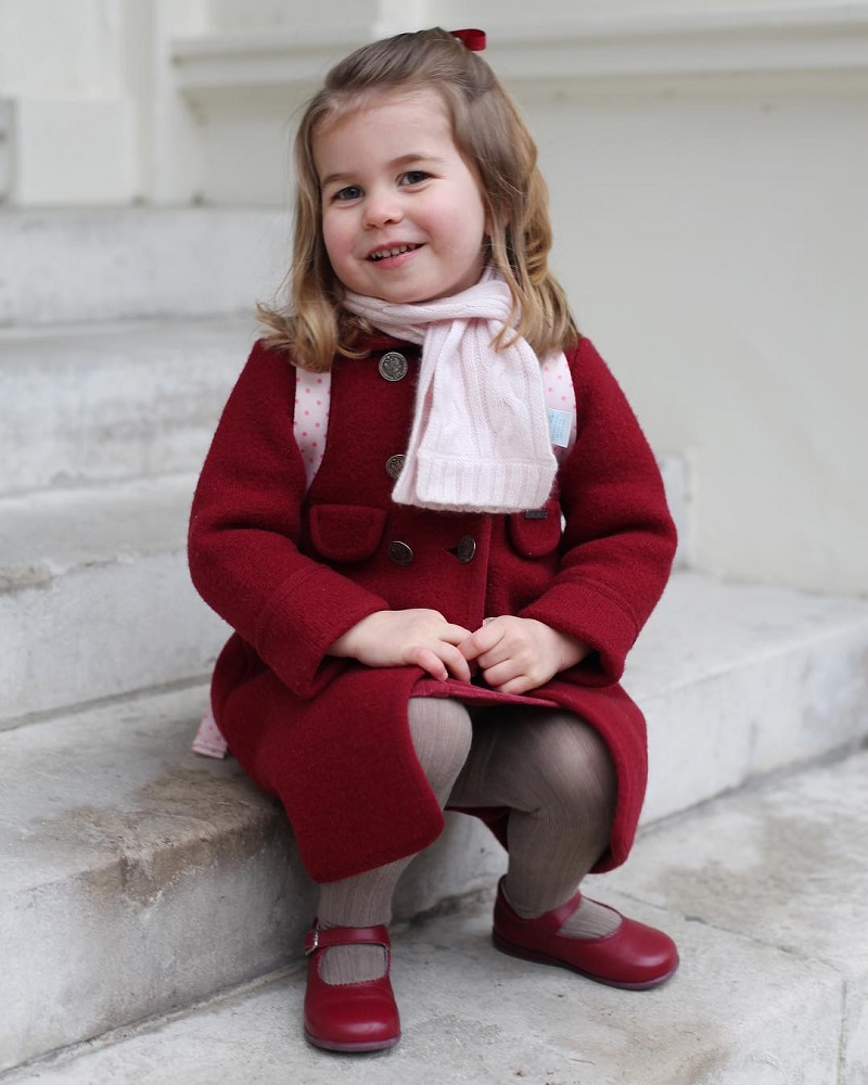 Princezna Charlotte se prvního dne ve školce nebála.