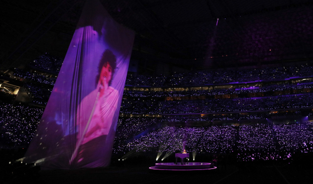 Obrázek Prince promítal Justin na obrovské plátno.