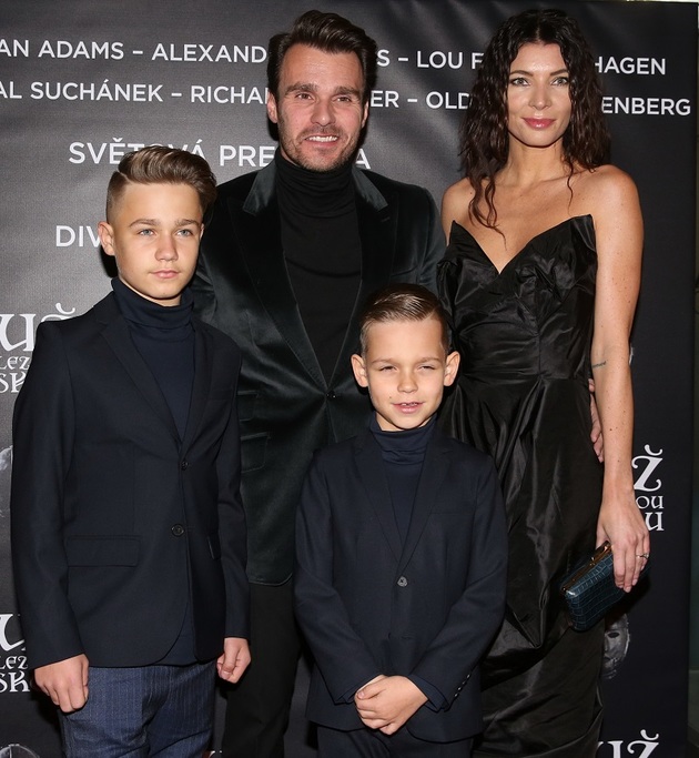 Monika s Leošem a jeho syny. 