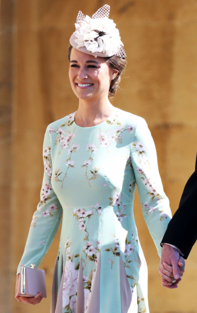Sestra vévodkyně Kate, Pippa, vsadila stejně jako většina dam na pastelové barvy. Přidala ovšem vzor v podobě květin.