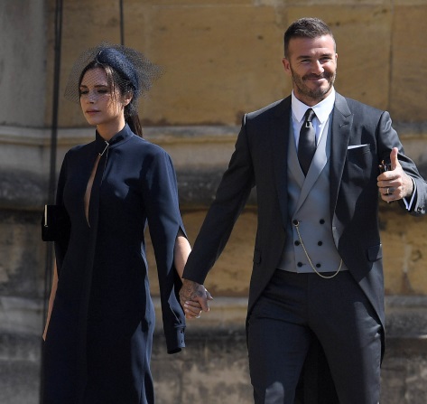 Beckhamovi prodávají šaty.