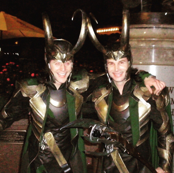 Tom Hiddleston (Loki) a Paul Lacovara.