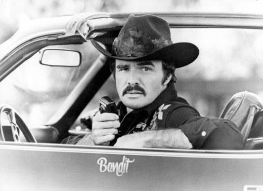 Burt Reynolds ve filmu Polda a bandita.