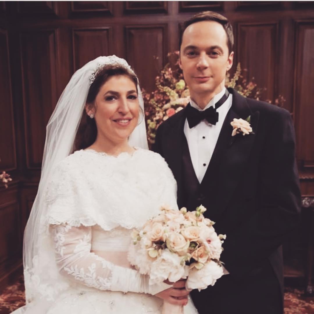 Jim Parsons alias Sheldon Cooper se oženil ve známém seriálu.