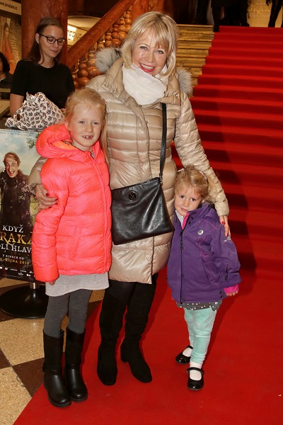 Herečka Jana Švandová vzala do kina své milované vnučky.