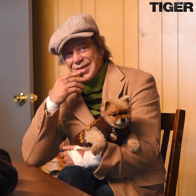 Mickey Rourke a jeho pes v čase natáčení filmu Tiger.