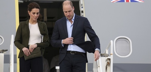 Princ William s Kate navštívil vojáky na Kypru.