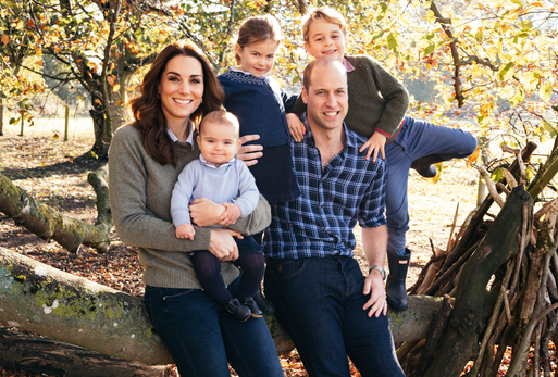 Oficiální fotografie prince Williama, vévodkyně Kate a jejich dětí.