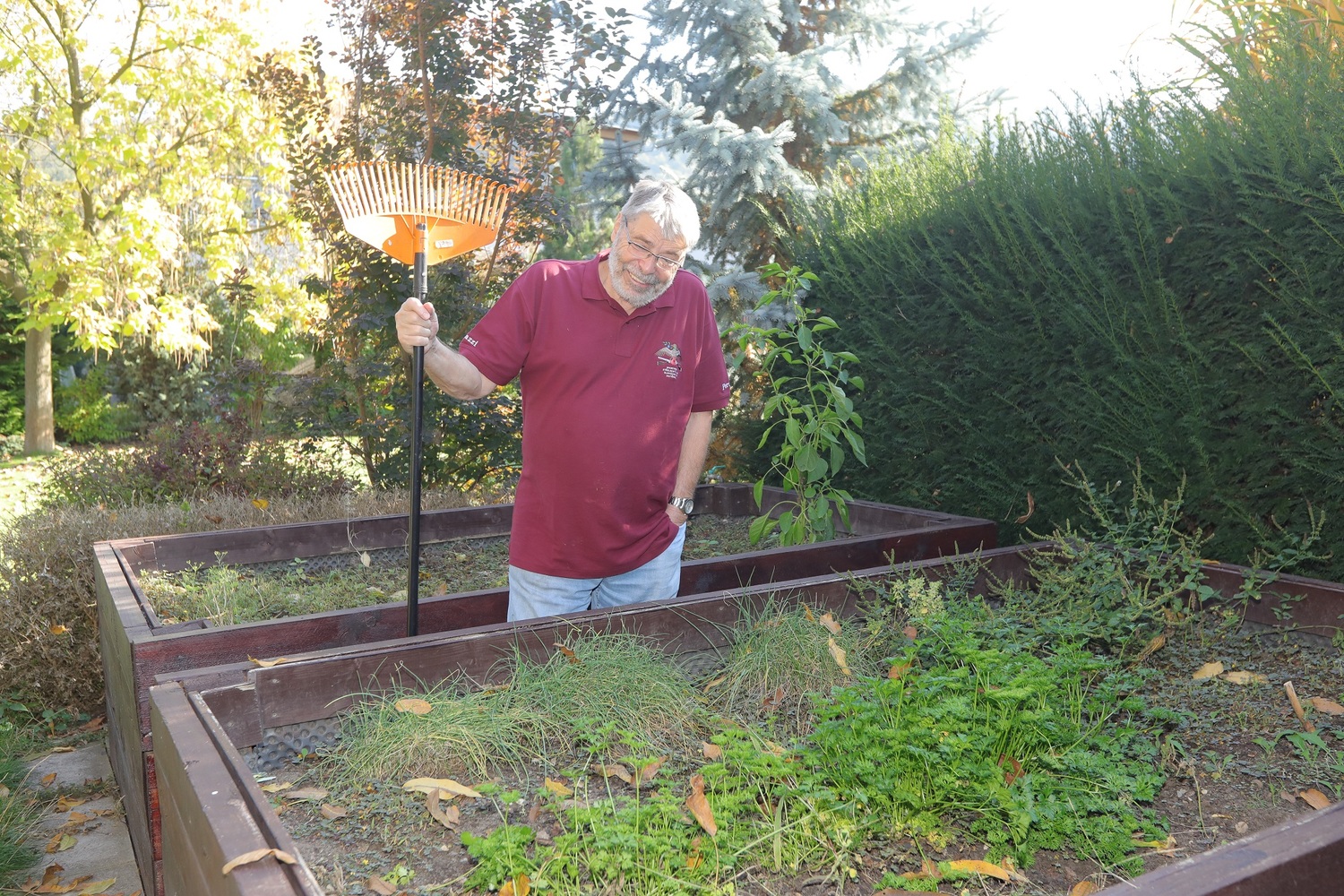 Zahradničení nepovažuje Radim Uzel za koníček, je to pro něj spíš nutnost, aby zahrada nějak vypadala.