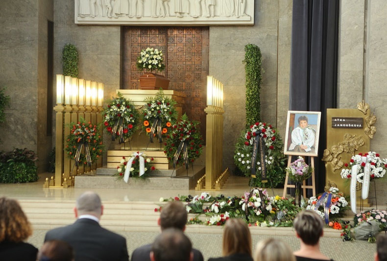 Pohřeb Aťky Janouškové.