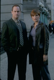 Detektivové Elliot Stabler a Olivia Bensonová.