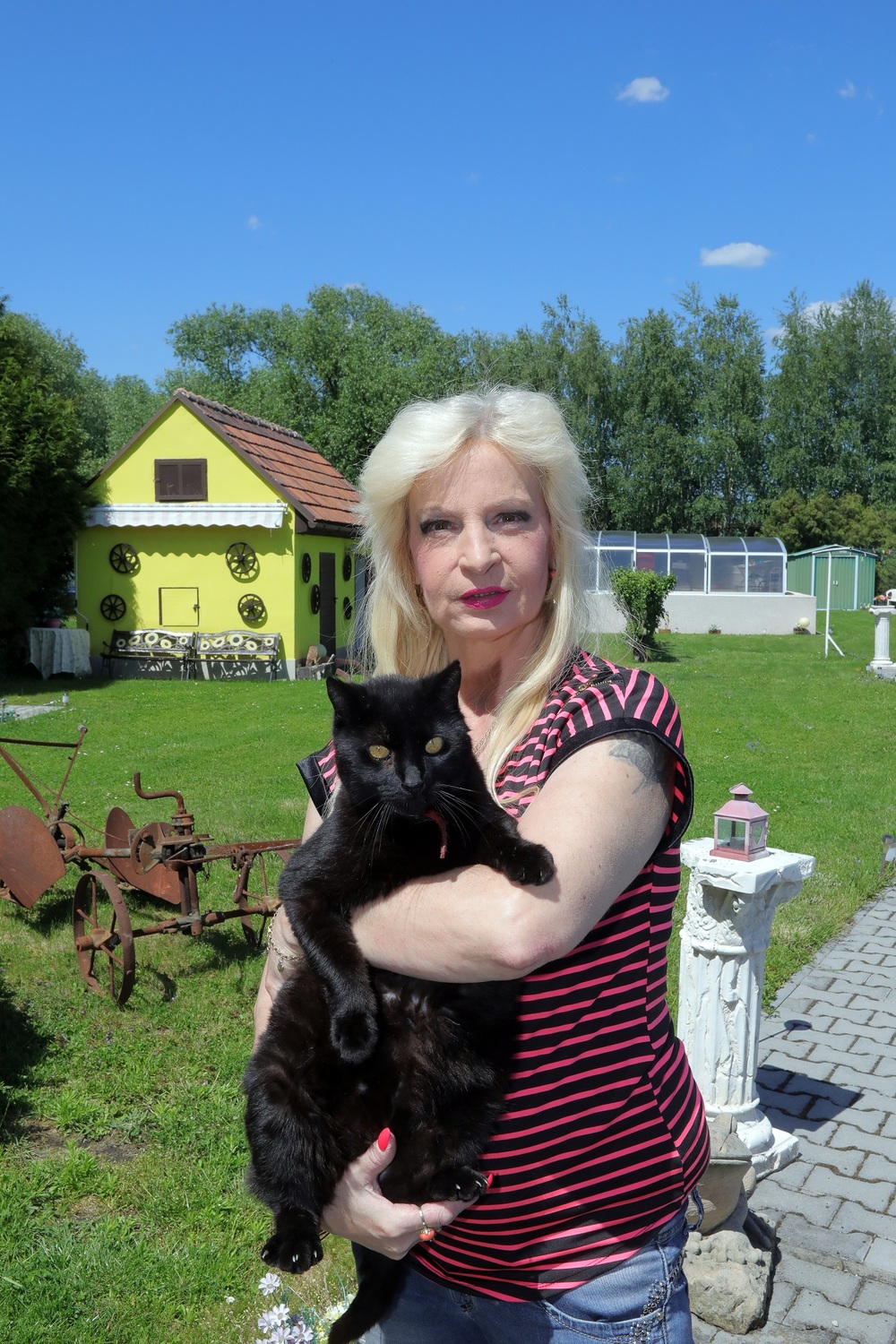 Ivana se svou kočkou.