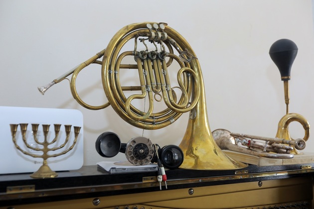 Hudebních nástrojů najdete v bytě nespočet.