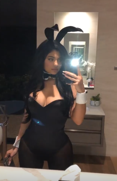 Kylie jako Playboy králíček.