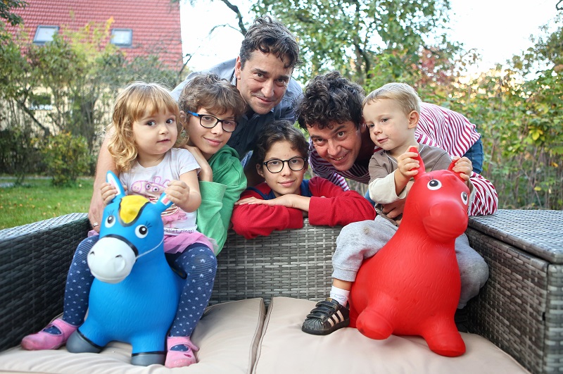 Saša a Václav s dětmi.