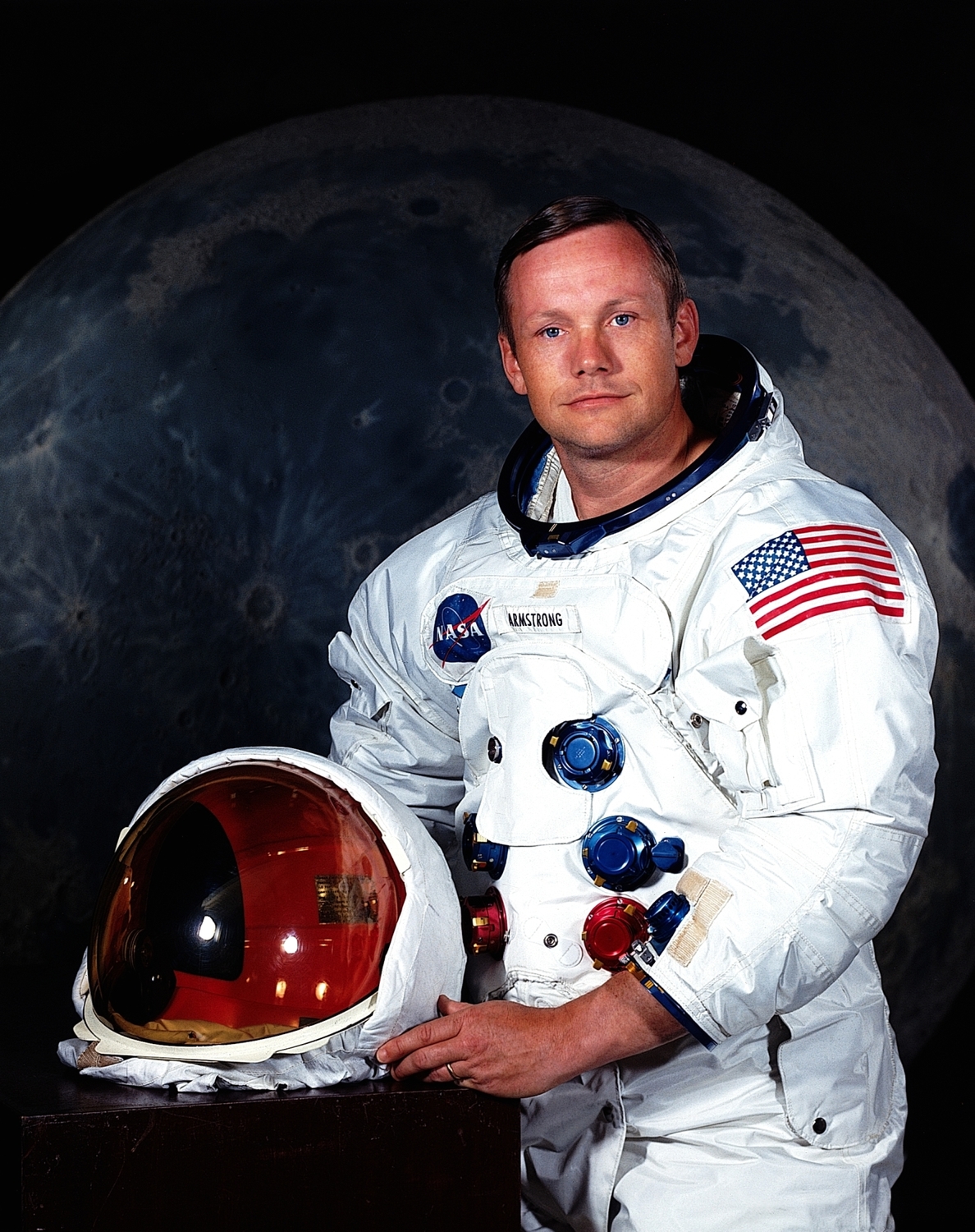 "Je to malý krůček pro člověka, ale velký skok pro lidstvo," prohlásil 21. června 1969 Neil Armstrong při historicky prvním výstupu na Měsíc. Zemřel po operaci srdce 25. srpna 2012.
