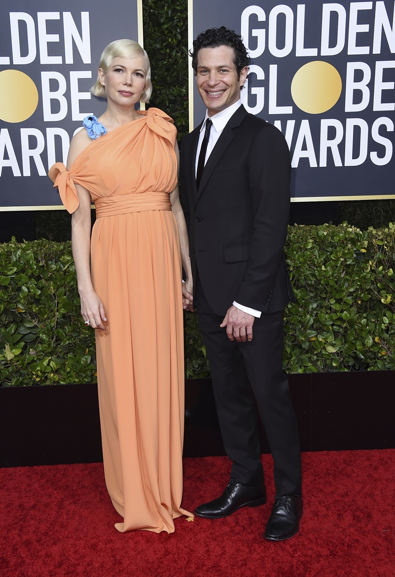 Těhotná herečka Michelle Williams se snoubencem Thomasem Kailem. 