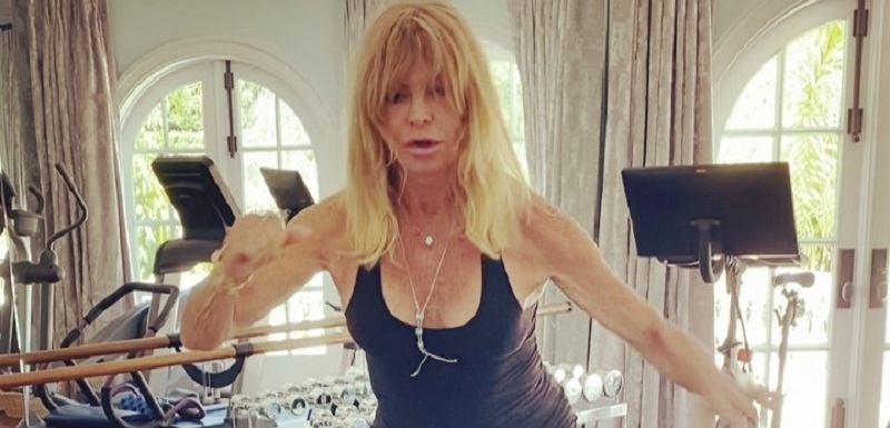 Goldie Hawn to neváhala roztočit na trampolíně. 