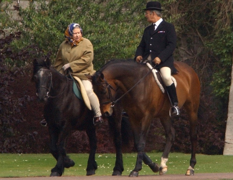 Královna na koni v roce 2003. 