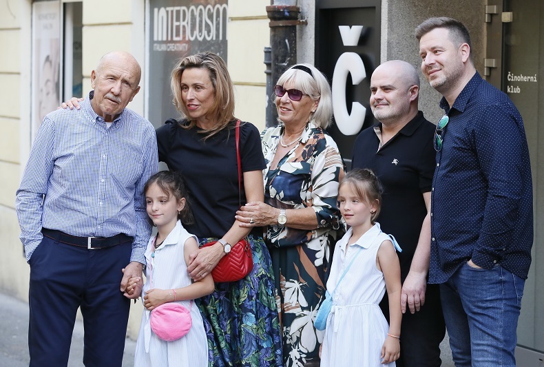 Petr Nárožný s rodinou.