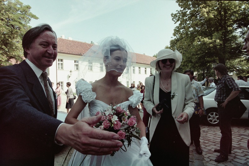 Jiří Lábus byl sice svědkem ženicha, ale staral se i o nevěstu.