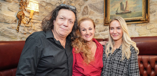 Linda Finková s Richardem Genzerem a dcerou Viktorií. 
