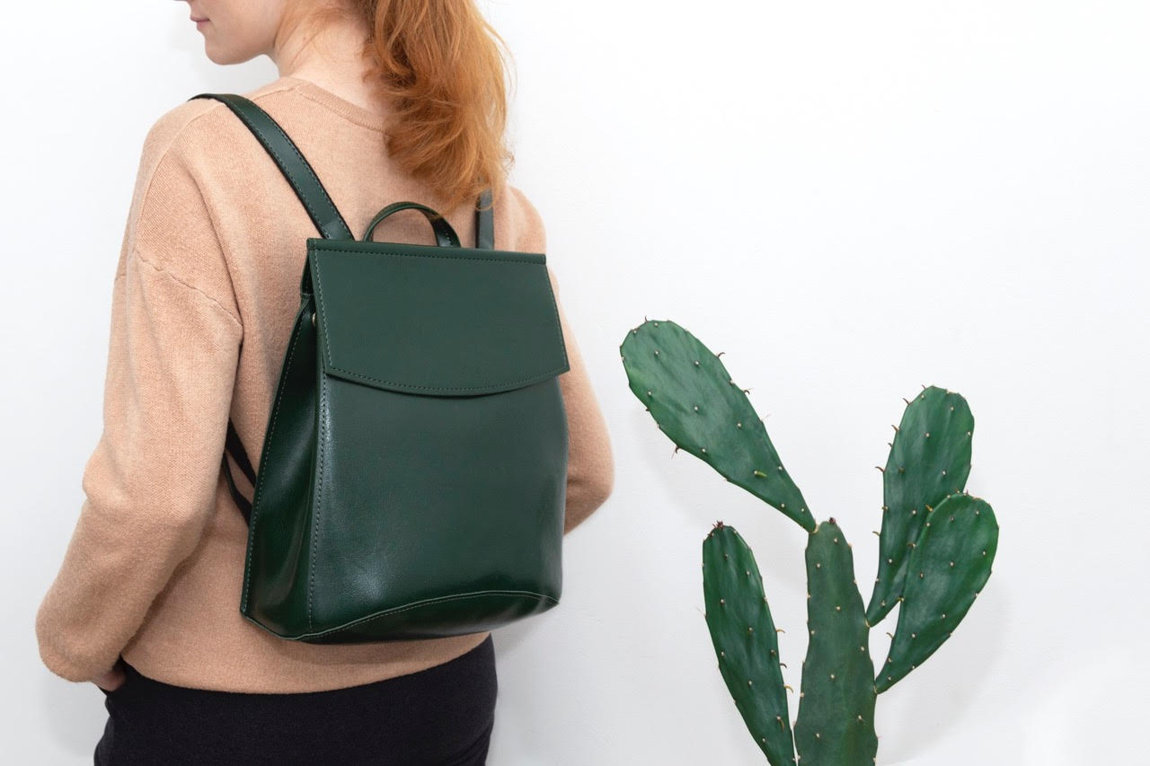 Praktické a stylové – podívejme se proč milovat dámské batohy