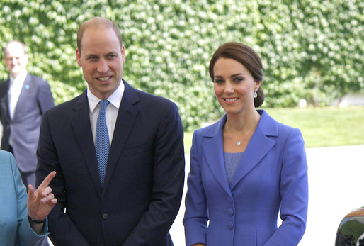 Princ William s manželkou Kate.  