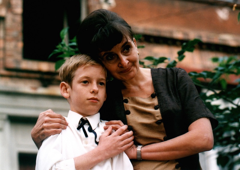 Eva Holubová se svým filmovým synem. 