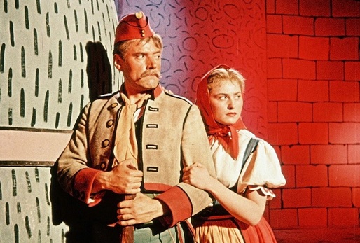 Josef Bek jako dragoun Martin Kabát a Eva Klepáčová v roli Káči. 